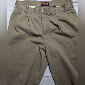 Vintage Tan Khaki Pleated Pants. Highland Outfitters Mens 34x32